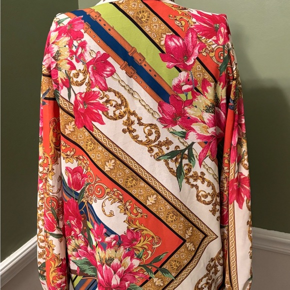 🍅Flying Tomato🍅 Floral Top - Picture 3 of 5